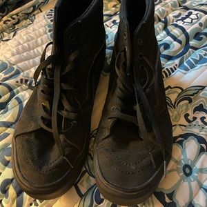 Men’s high top black vans